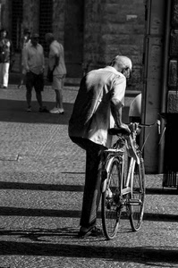 bicicletta, bianconero, ciclista, persone, ombre, strada, anziano, uomo, ombra, nero, bianco