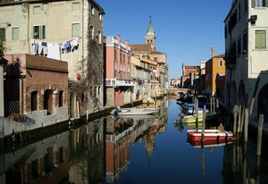 barche, canale, campanile, riflessi, acqua, case, panni, riflesso, cielo, finestre, palazzi, fiume, chioggia, ponte, pali, venezia, azzurro