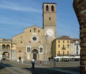 chiesa, campanile, piazza, orologio, arco, strada, lampione, bicicletta, ciclista