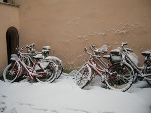 biciclette, neve, muro, bianco, porta, inverno, ruote, appoggiate