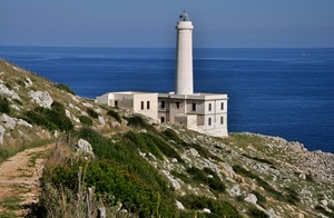mare, faro, bianco, rocce, azzurro, finestre, strada, erba, verde, piante