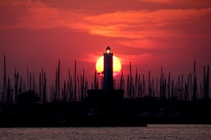 faro, sole, tramonto, mare, barche, alberi, controluce, porto