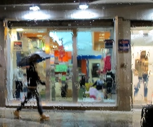 pioggia, ombrello, vetrina, vetro, passante, acqua, persona, donna, luci, riflessi