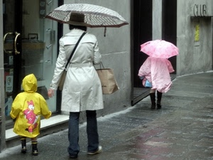 pioggia, ombrelli, bambini, impermeabili, mamma, giallo, tre, strada, rosa, impermeabile