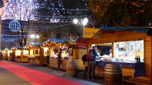 natale, botti, luminarie, mercatini, luci, bancarelle, casette, tappeto, decorazioni