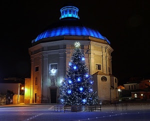 natale, albero, luci, cupola, chiesa, notturno, notte, blu, luminarie, addobbo