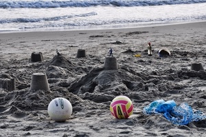mare, sabbia, spiaggia, palloni, palle, acqua, due, rete, castelli, onda, soldatini, secchiello, giochi