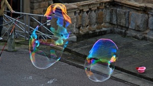bolle, sapone, colori, balaustra, strada, cappello, due, trasparenza, colonne, multicolore
