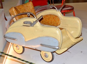 ruote, sedia, vintage, rosso, giocattolo, grigio, schienale, poggiapiedi, museo, antico, poltrona, carrozzina, bianco, macchina, giallo, celeste, sedile, pedana