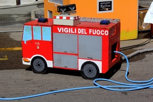 rosso, tubo, pompieri, giocattolo, strada, azzurro, ruote, vigili, grigio, modellino, camion, fuoco, autopompa, arancione, giallo, blu, celeste, plastico, tubi