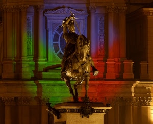 cavallo, rosso, statua, verde, colori, monumento, spada, equestre, luci