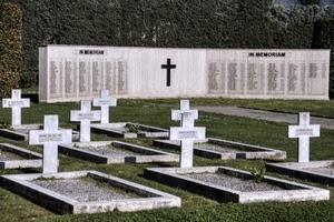 cimitero, croci, tombe, scritte, erba, prato, bianco, lapidi, verde