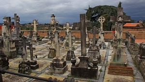 croci, cimitero, tombe, nuvole, lapidi, statua, cielo, albero, alberi, tetto