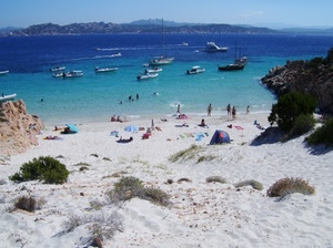 barche, mare, spiaggia, sabbia, bagnanti, rocce, acqua, estate, dune, panorama, ombrelloni, cespugli, azzurro, piante, paesaggio, cielo, persone, costa