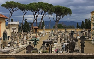 cimitero, tombe, alberi, statue, pini, lapidi, montagne, croci, nuvole