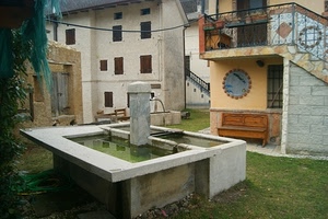 lavatoio, acqua, panchina, fontana, case, erba, vasche, pietra, scorcio, finestre, riflesso