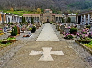 fiori, cimitero, tombe, croce, alberi, cappella, chiesa, archi, lapidi, croci, viale, verde, prospettiva, loculi