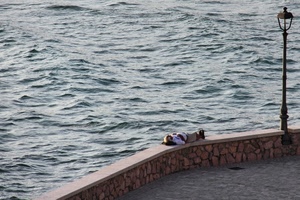 mare, lampione, muretto, persona, acqua, sdraiata, riposare, sdraiato
