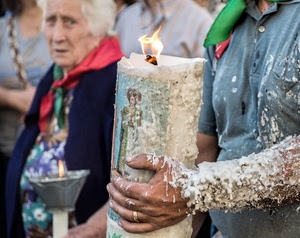 cera, cero, fiamma, devozione, mano, candela, processione, donna, mani, fuoco