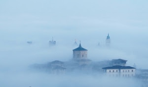 nebbia, tetti, campanile, case, cielo, croce, borgo, nuvole, panorama, cupola, paese, chiesa, torre, torri