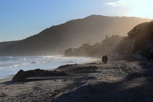 mare, spiaggia, sabbia, onde, persone, montagne, cielo