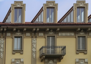 abbaini, balcone, finestre, tre, palazzo, decori, tetto, vetri