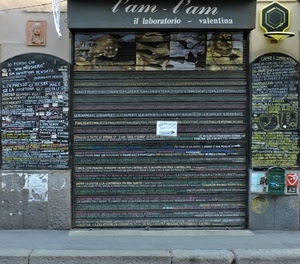 scritte, negozio, saracinesca, marciapiede, insegna, laboratorio, serranda, parole, grigio, frasi, marciapiedi, verde, biglietto, posta, lavagne