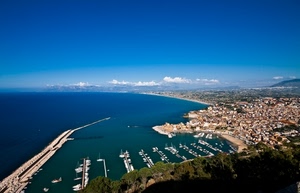 cielo, barche, porto, nuvole, mare, città, panorama, azzurro, molo, acqua, case, paesaggio, alberi, costa, blu, imbarcazioni, moli