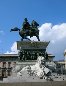 leone, cavallo, monumento, nuvole, cielo, statua, marmo, cavaliere, piazza, azzurro, finestre, bianco, bronzo, scultura, equestre, palazzo, case, gradini, bassorilievo