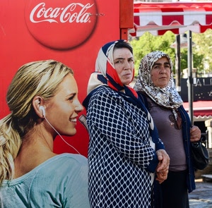 donne, pubblicità, rosso, due, insegna, foulard, tre, fazzoletti, contrasto, velo