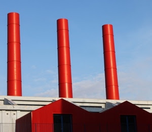 rosso, ciminiere, tre, fabbrica, cielo, finestre, azzurro, tetto, camini