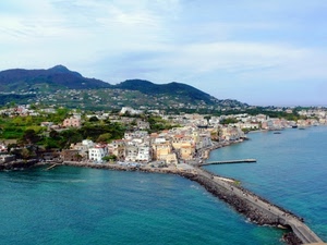 mare, cielo, case, nuvole, panorama, molo, strada, montagne, acqua, azzurro, paese, paesaggio, verde, colline, alberi, istmo, borgo