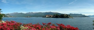 lago, fiori, acqua, isola, montagne, isole, rosso, panorama, cielo, paesaggio, montagna, alberi, rossi, case, azzurro, monti