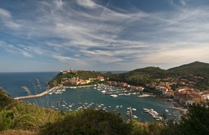 barche, mare, porto, nuvole, cielo, panorama, golfo, insenatura, acqua, molo, case, colline, cespugli, collina, moli, paesaggio, montagna