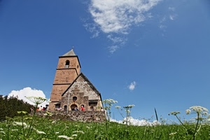 chiesa, campanile, fiori, nuvole, prato, cielo, erba, croce, verde