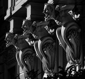tre, bianconero, statue, bocca, balcone, marmo, facce, sculture, diavoli