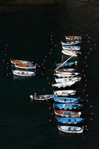 barche, mare, acqua, boe, nero, rosso, porto, bianco, vela, pescatore, azzurro, persona, riflesso, riflessi, arancione, celeste, notturno