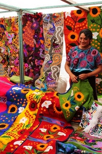 colori, fiori, mercato, donna, rosso, giallo, verde, tessuti, multicolore, blu, stoffe, girasoli, bancarella, bianco, arancione, mani