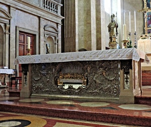 altare, statua, chiesa, candele, porta, marmo, ceri, tovaglia, crocifisso, bianco, santo, scultura, interno, scalino