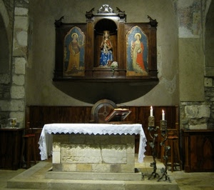 altare, candele, chiesa, leggio, tovaglia, dipinti, trittico, statua, candelabri, santi, madonna, libro, interno, legno, candelieri, bianco, muri, ceri