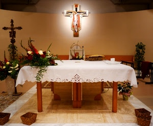 altare, fiori, tovaglia, crocifisso, croce, chiesa, cestini, piante, bianco, cappella, candela, verde, vasi, ricamo, luce, crocifissi, interno, vaso