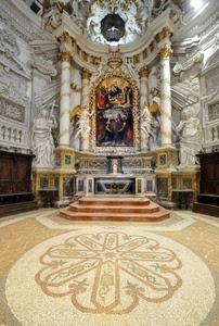 chiesa, altare, colonne, statue, gradini, interno