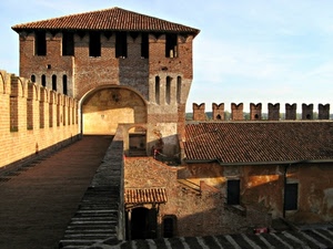 castello, merli, medioevo, torre, camminamento, passaggio, tetto, cielo, finestre