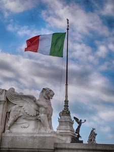 cielo, bandiera, leone, ali, nuvole, tricolore, monumento, asta, marmo, statua, verde, statue, bianco, angelo, vittoria, pennone, azzurro, rosso, alato