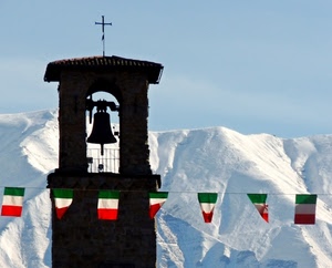 campanile, neve, campana, croce, tricolore, bianco, bandiere, montagne, rosso, verde, cielo, montagna, inverno, bandierine, azzurro, silhouette, controluce