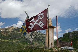 bandiere, nuvole, montagne, chiavi, montagna, verde, monumento, cielo, aste