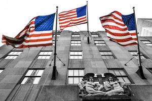 bandiere, stelle, strisce, finestre, tre, blu, palazzo, rosso, america, aste, bianco, statue, grigio, stati, americane, cielo, bassorilievo