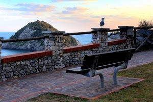 panchina, mare, gabbiano, isola, uccello, cielo, affaccio, nuvole, ringhiera