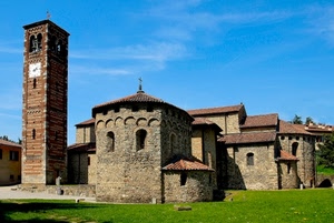 chiesa, campanile, cielo, prato, verde, finestre, orologio, torre, croce, croci, archi, tetti