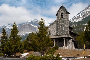 alberi, chiesa, campanile, montagna, montagne, neve, nuvole, colonne, cielo, croce, campana, abeti